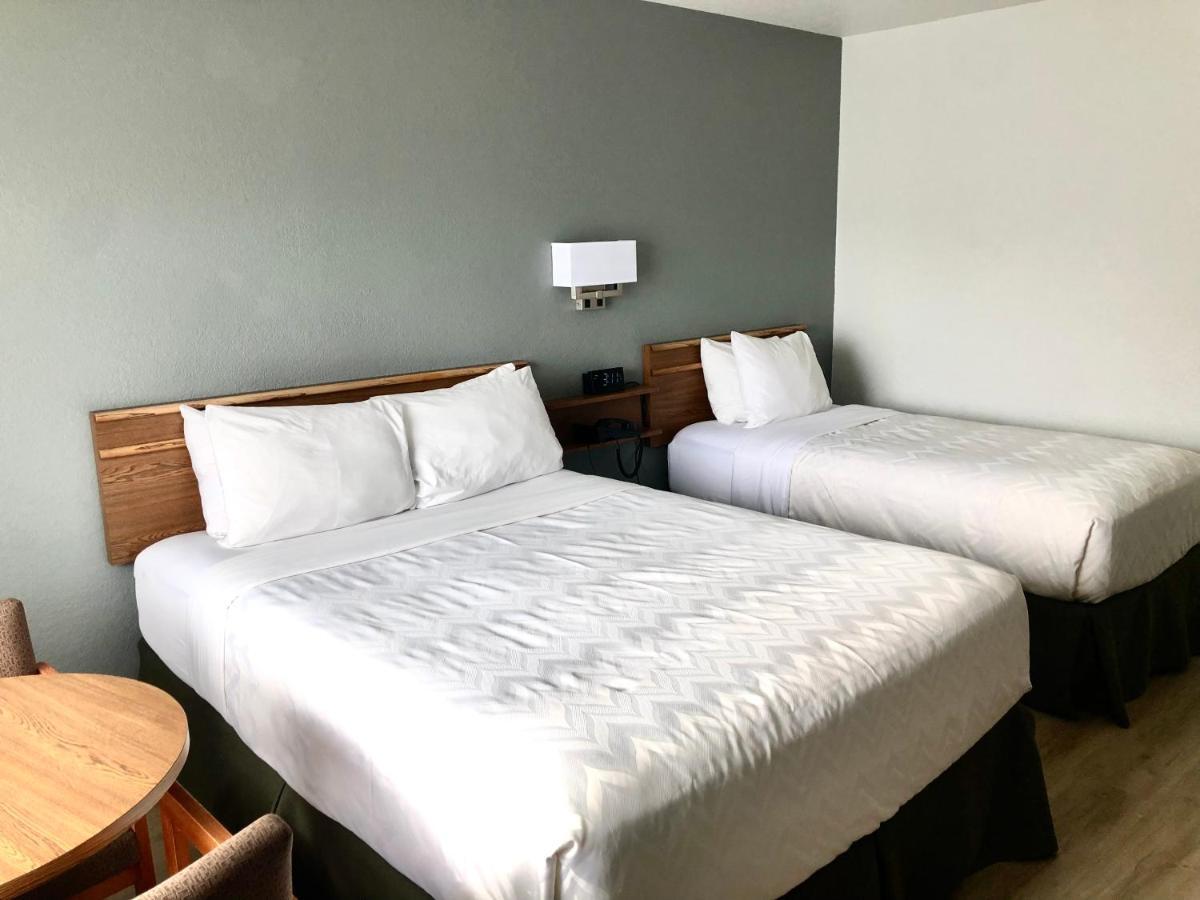 Super 8 By Wyndham Fort Bragg Ngoại thất bức ảnh