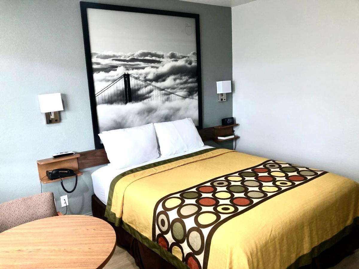 Super 8 By Wyndham Fort Bragg Ngoại thất bức ảnh