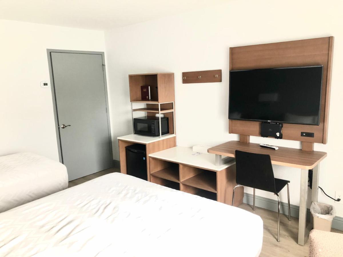 Super 8 By Wyndham Fort Bragg Ngoại thất bức ảnh