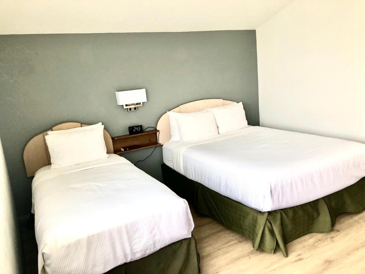 Super 8 By Wyndham Fort Bragg Ngoại thất bức ảnh