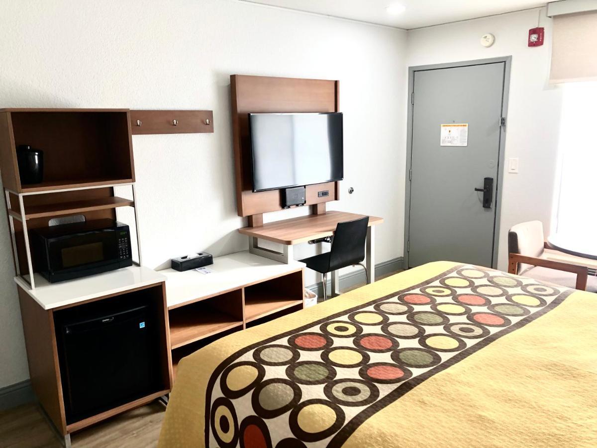 Super 8 By Wyndham Fort Bragg Ngoại thất bức ảnh