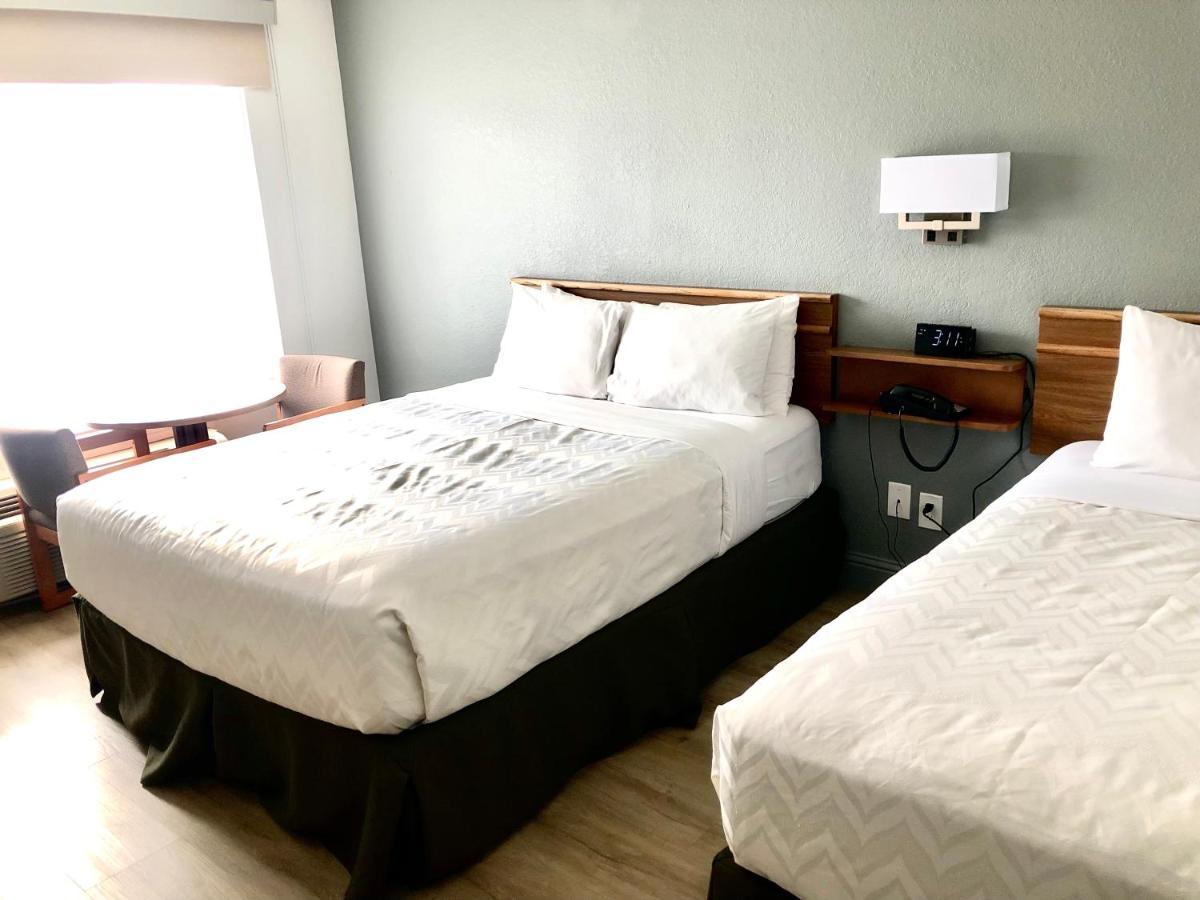 Super 8 By Wyndham Fort Bragg Ngoại thất bức ảnh
