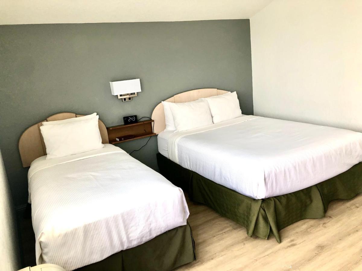 Super 8 By Wyndham Fort Bragg Ngoại thất bức ảnh