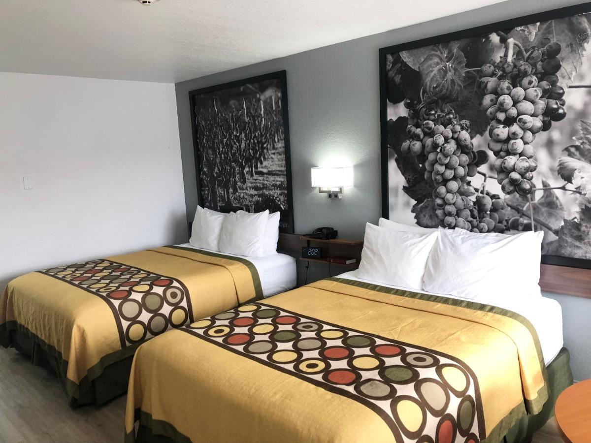 Super 8 By Wyndham Fort Bragg Ngoại thất bức ảnh