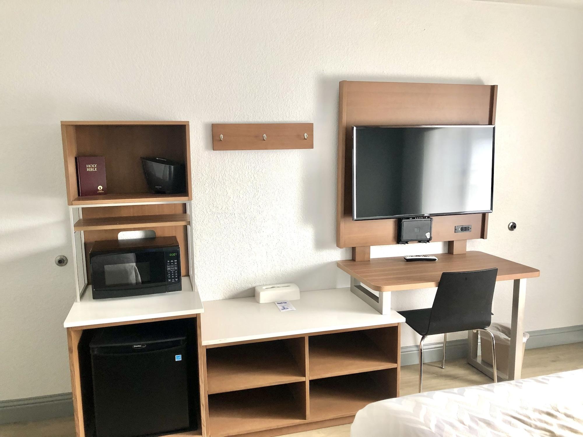 Super 8 By Wyndham Fort Bragg Ngoại thất bức ảnh