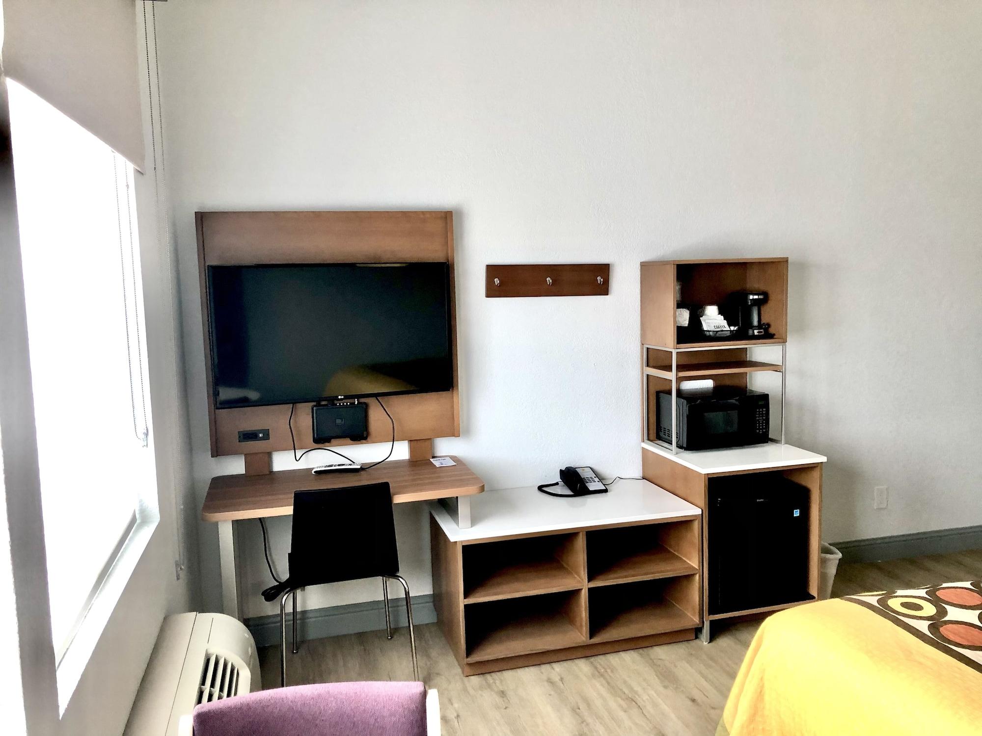 Super 8 By Wyndham Fort Bragg Ngoại thất bức ảnh