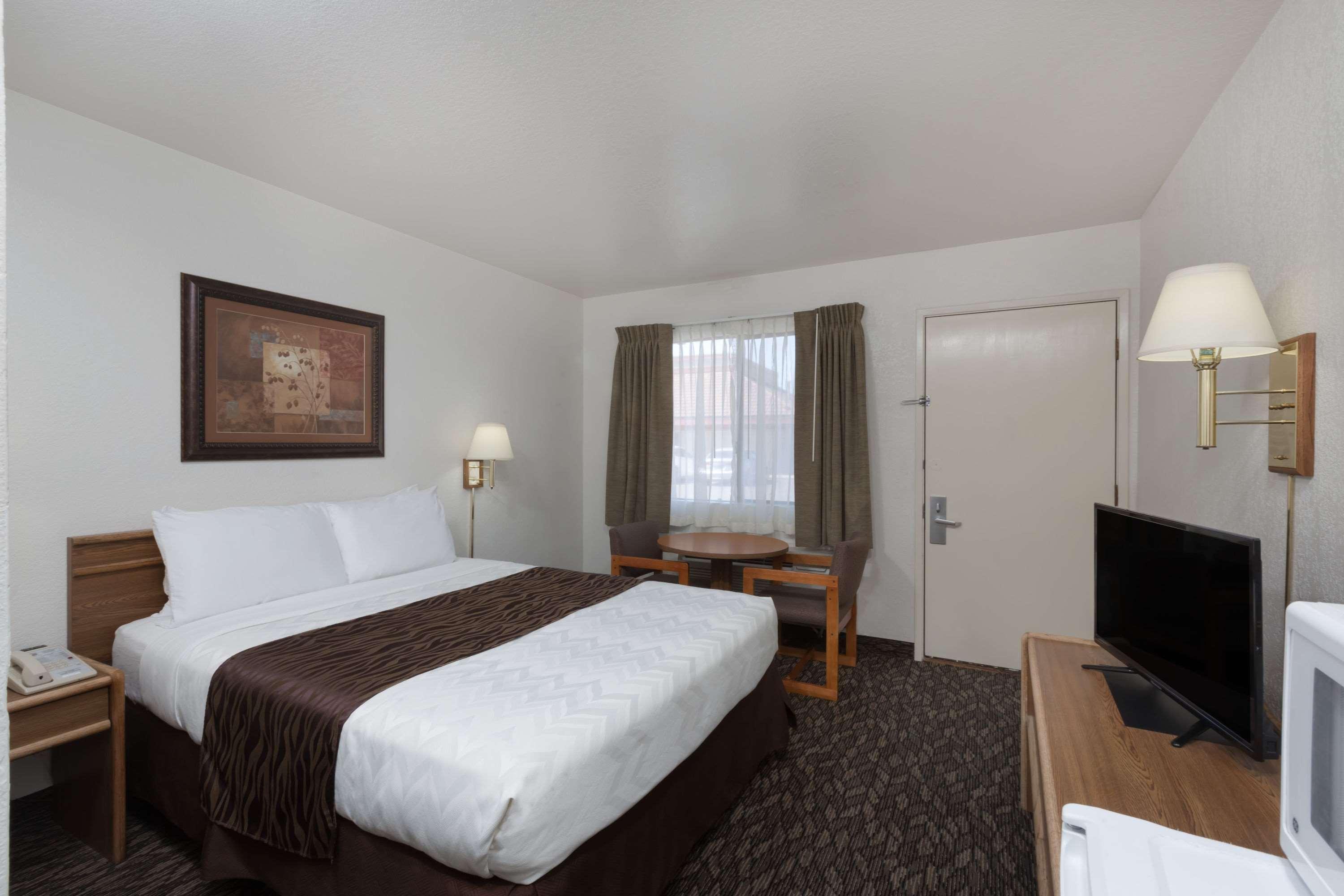 Super 8 By Wyndham Fort Bragg Ngoại thất bức ảnh