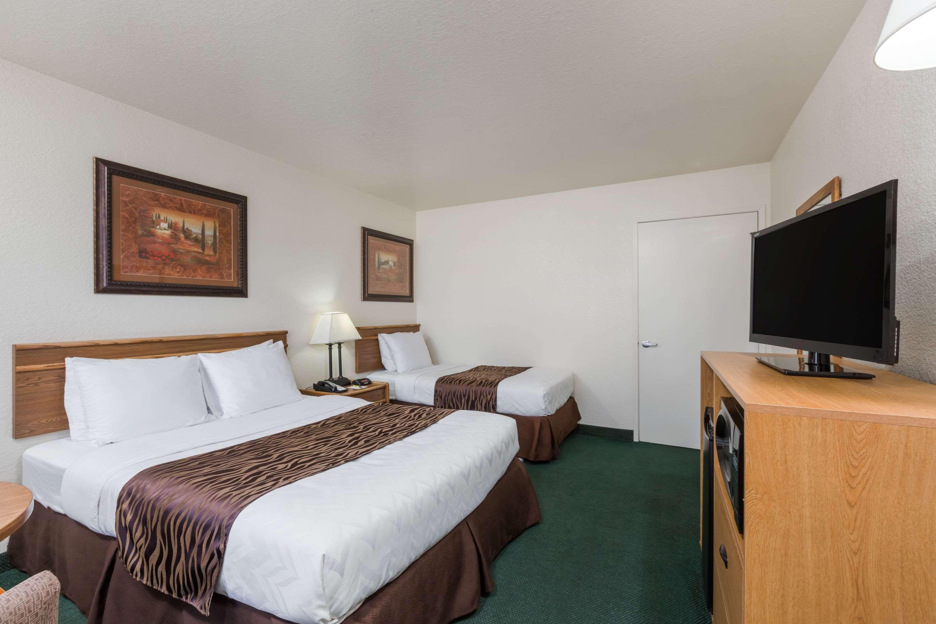 Super 8 By Wyndham Fort Bragg Ngoại thất bức ảnh