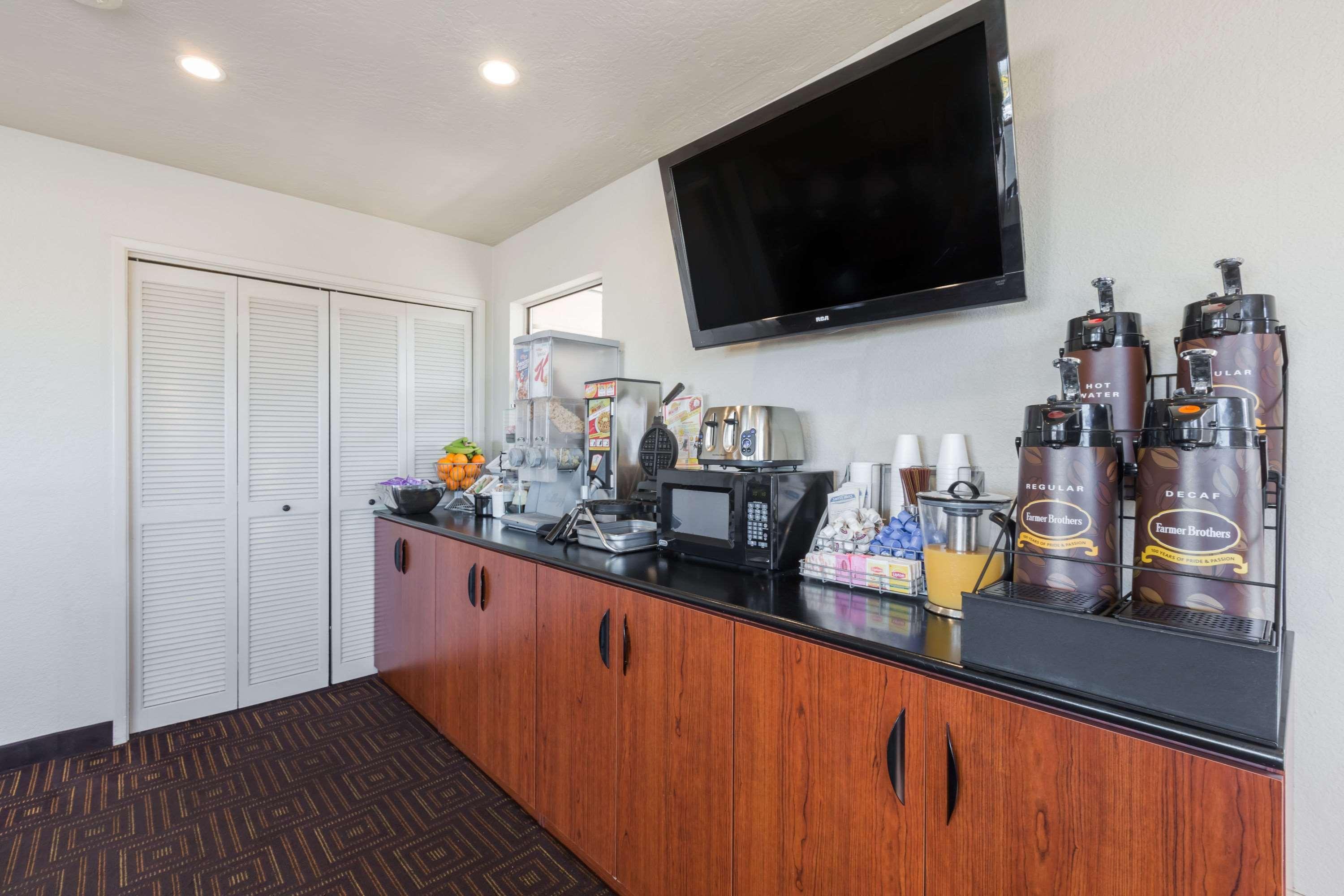 Super 8 By Wyndham Fort Bragg Ngoại thất bức ảnh
