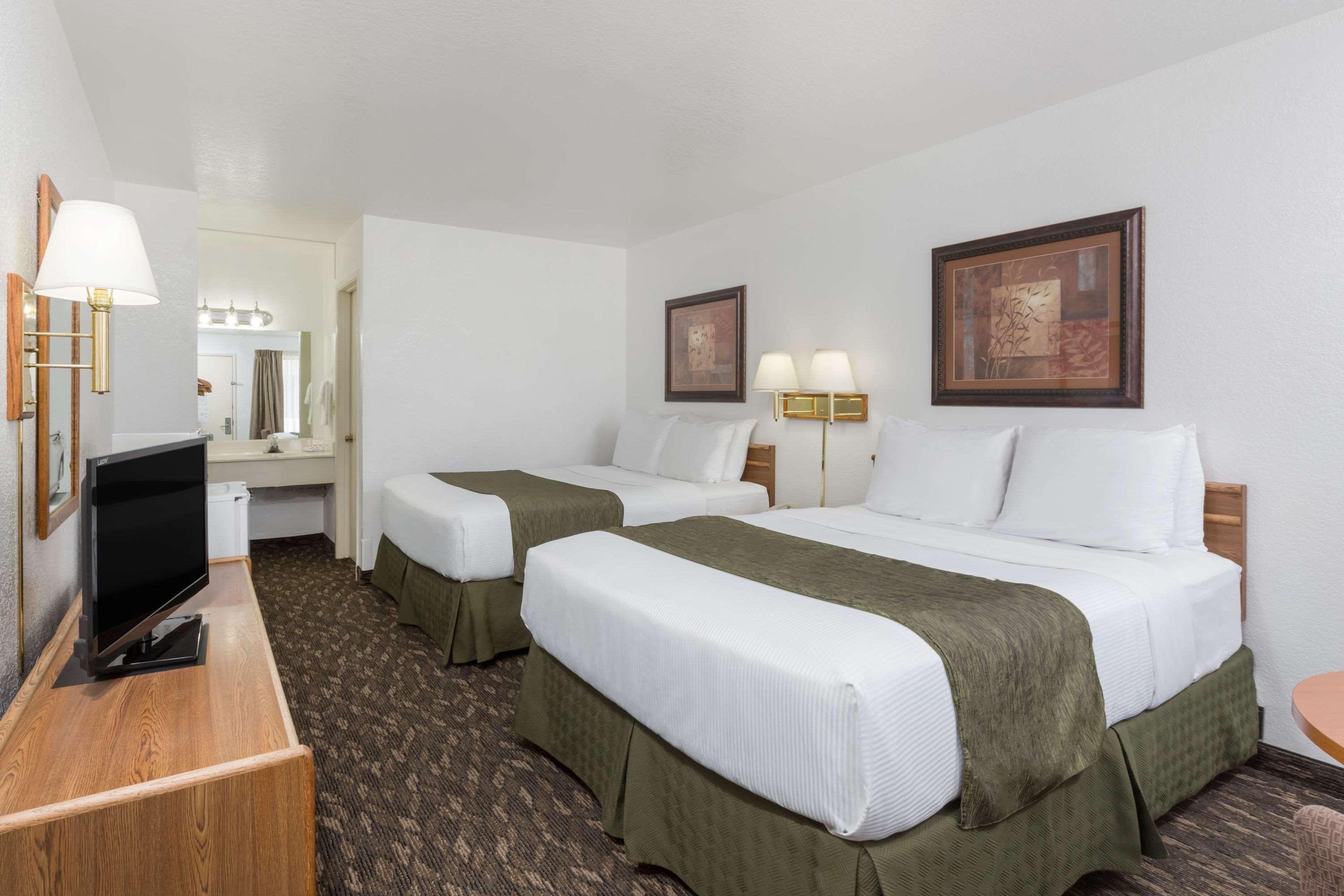 Super 8 By Wyndham Fort Bragg Ngoại thất bức ảnh