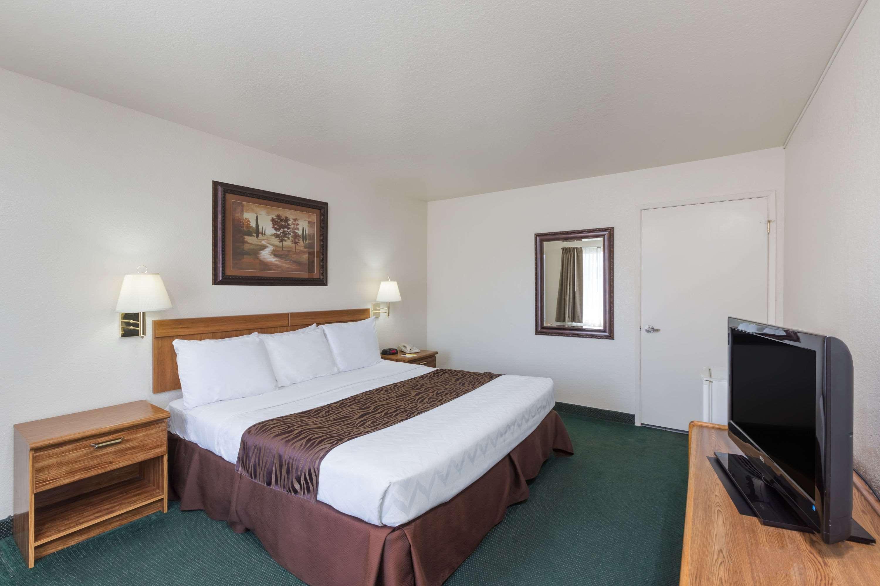 Super 8 By Wyndham Fort Bragg Ngoại thất bức ảnh