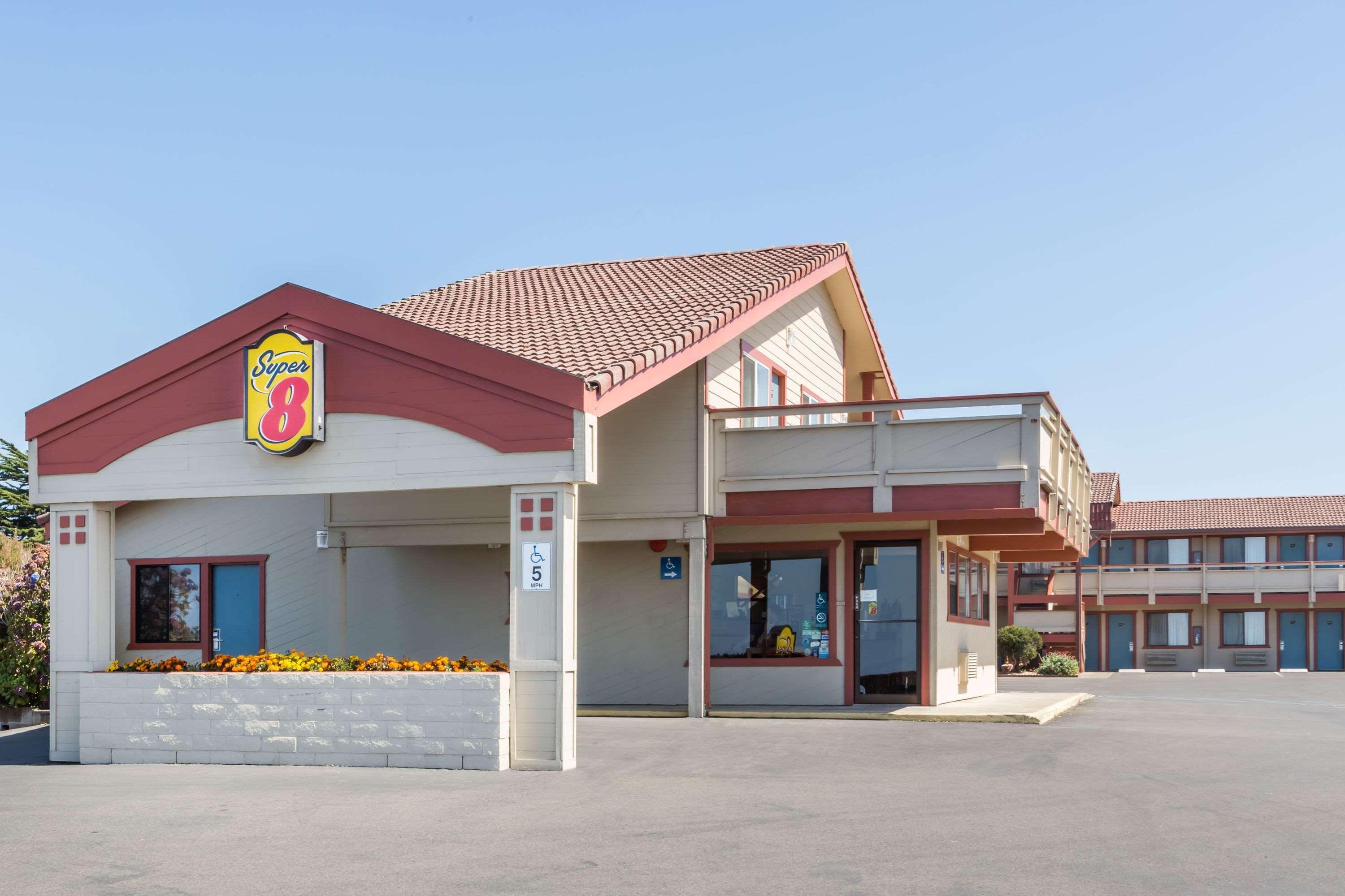 Super 8 By Wyndham Fort Bragg Ngoại thất bức ảnh