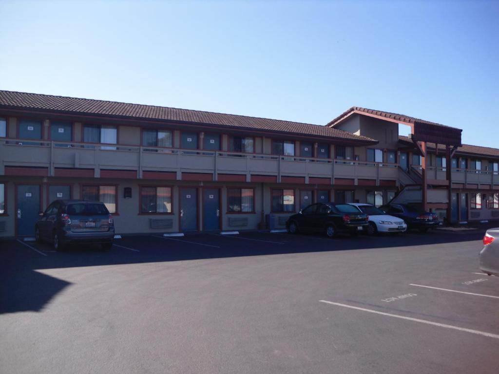 Super 8 By Wyndham Fort Bragg Ngoại thất bức ảnh