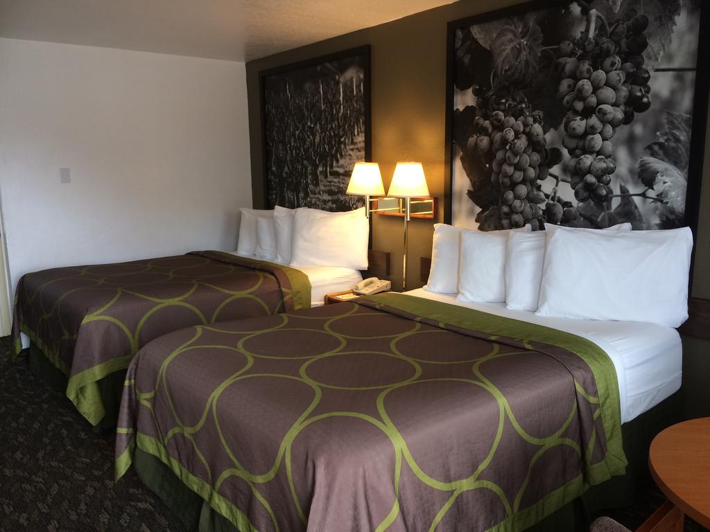Super 8 By Wyndham Fort Bragg Ngoại thất bức ảnh
