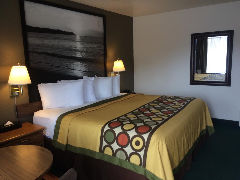 Super 8 By Wyndham Fort Bragg Ngoại thất bức ảnh