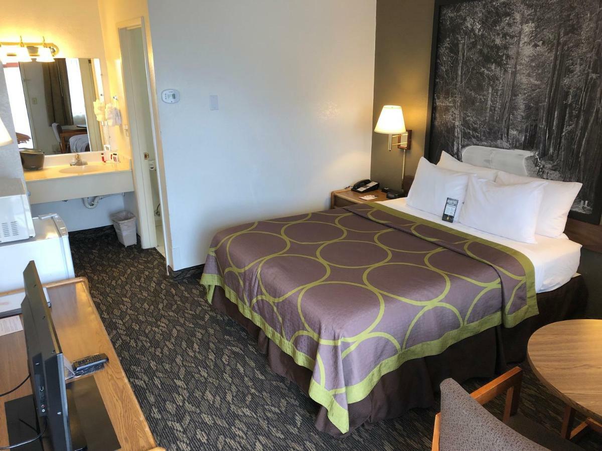 Super 8 By Wyndham Fort Bragg Ngoại thất bức ảnh